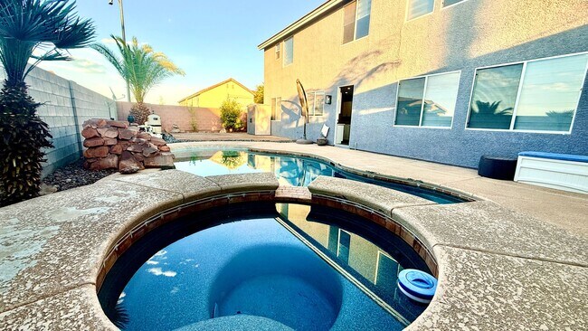 Building Photo - Five bedroom home in Henderson with downstairs bedroom and pool And Spa