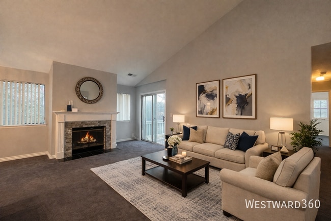 Building Photo - 1587 Stonehill Ct