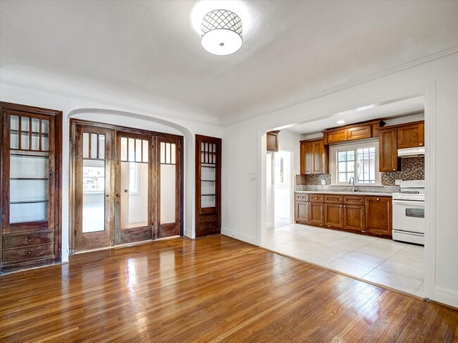 Building Photo - 243 N Berendo St