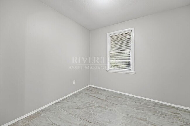 Building Photo - Berclair Beauty: Newly Renovated 3 Bed, 2 Full Bath Gem in 38122! PRICE DROP!!!!