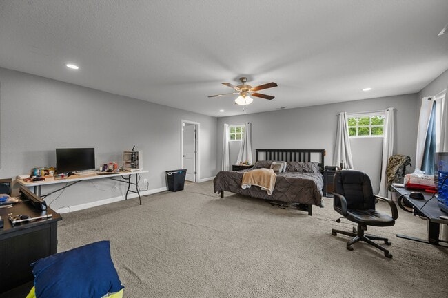 Building Photo - Spacious 6-Bedroom Home with Private Backy...