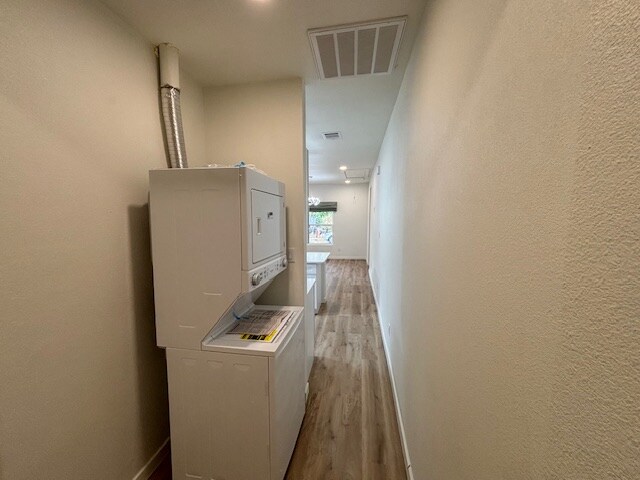 Building Photo - 216 University Ave.