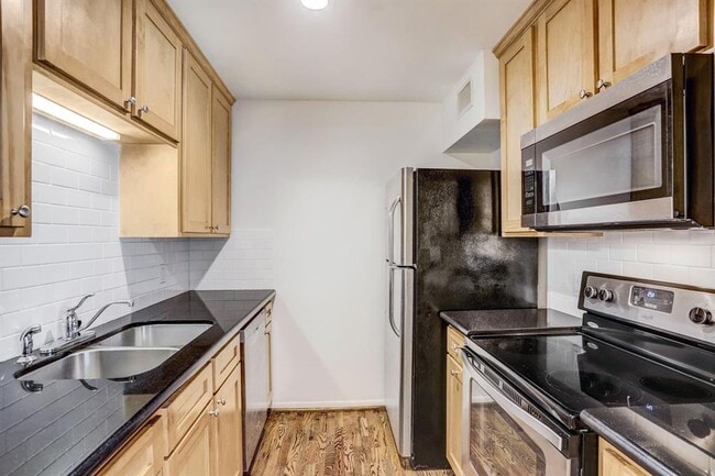 Building Photo - 415 Hawthorne St