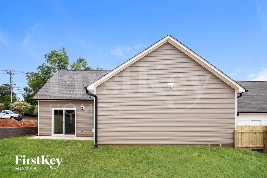 Building Photo - 5039 Tuckaseegee Rd