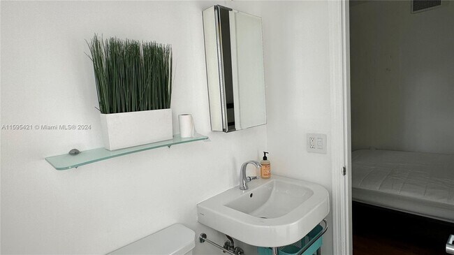Building Photo - 439 15th Street Apt #8, Miami Beach, FL 33...