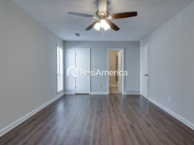 Building Photo - Completely renovated 3 bedroom, 2 bathroom home