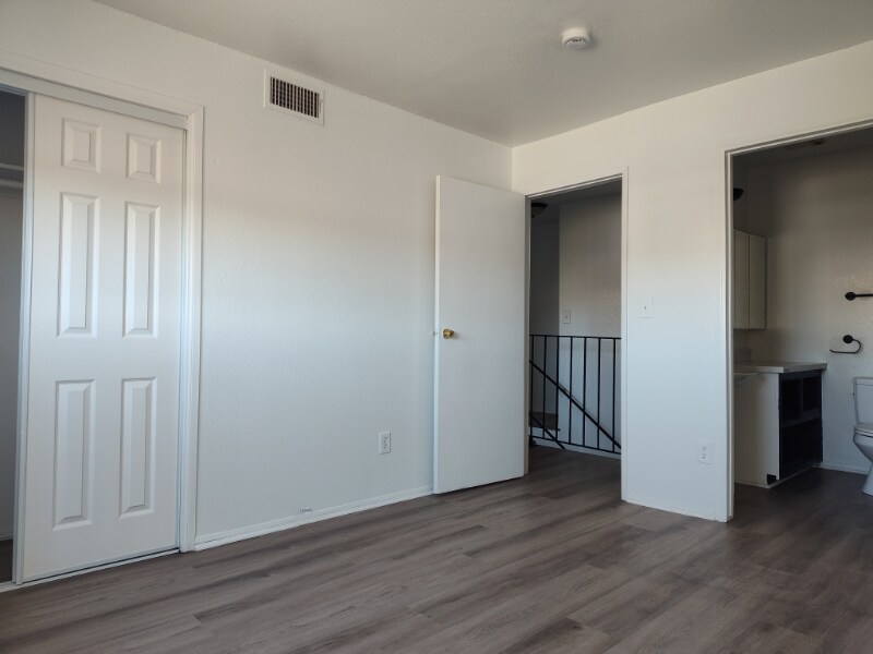 Building Photo - 14746 Delano St