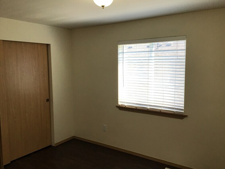 Building Photo - 19403 Valley View Dr