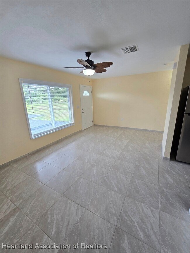 Building Photo - 611 Memorial Dr