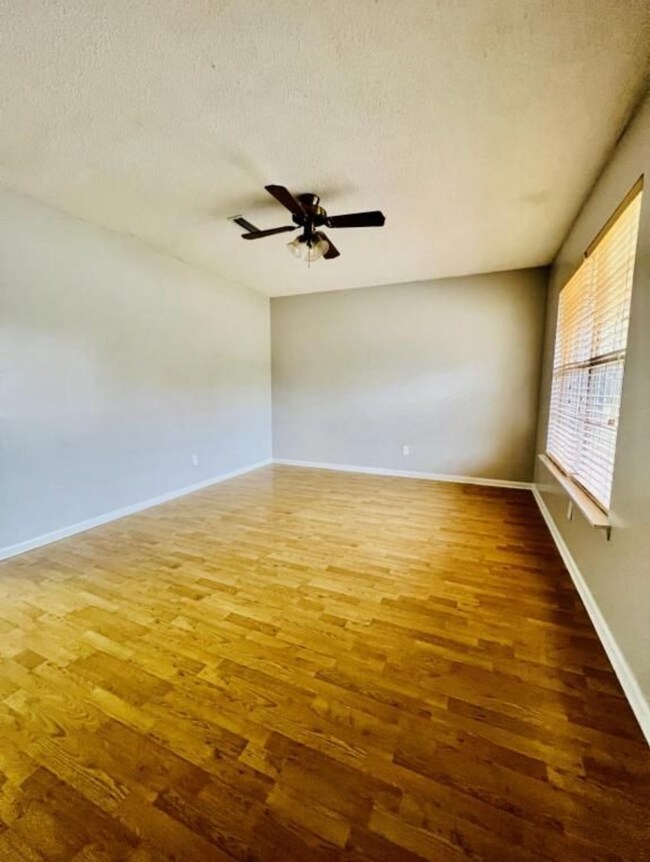 Building Photo - 206 Goff Dr