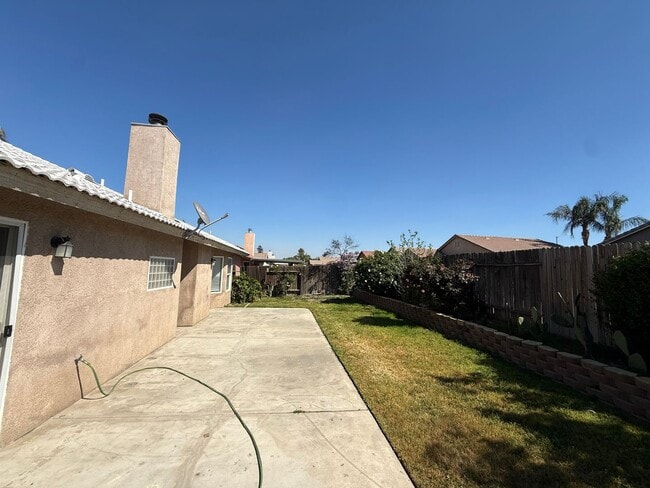 Building Photo - Spacious 4-Bedroom Home in Southwest Bakersfield