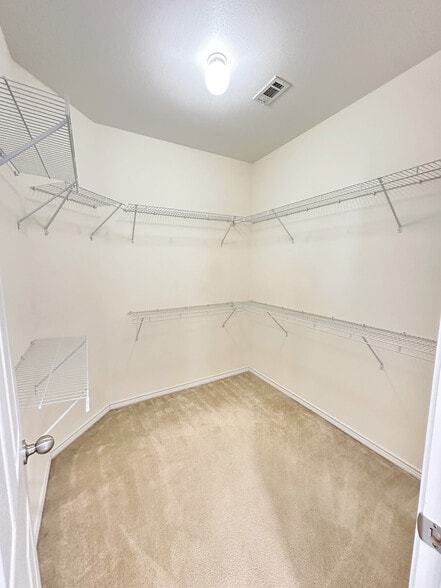 Building Photo - 1206 Emerald Glen