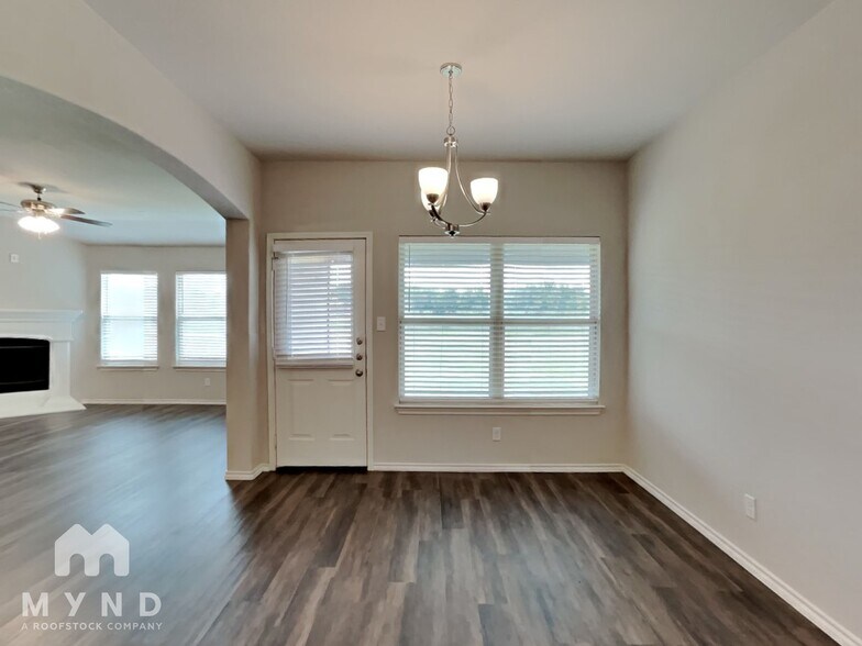 Building Photo - 3905 Chippewa Ct
