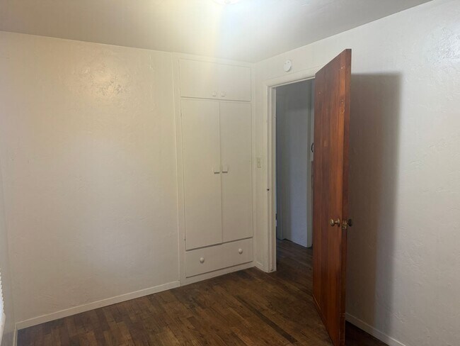 Building Photo - House for Rent!