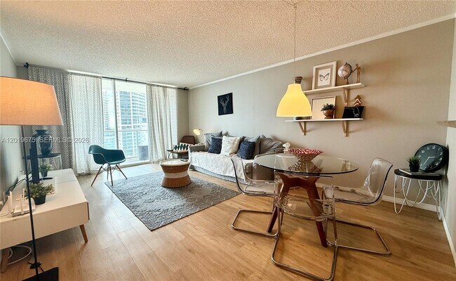 Building Photo - 1155 Brickell Bay Dr