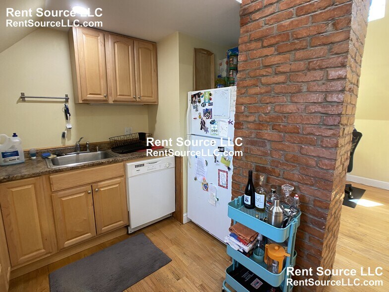 Building Photo - 20 Radcliffe Rd