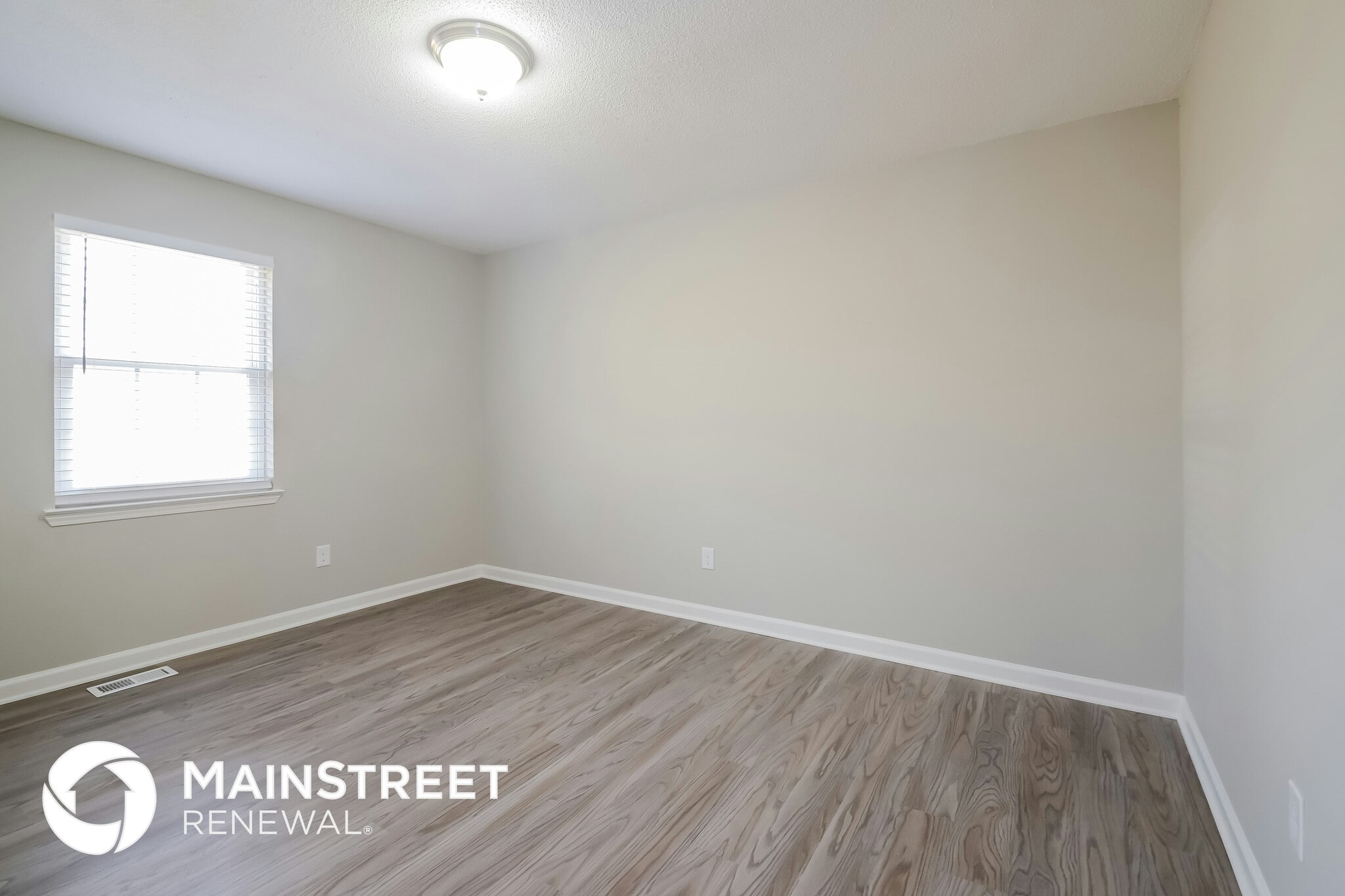 Building Photo - 1003 Oak Blvd