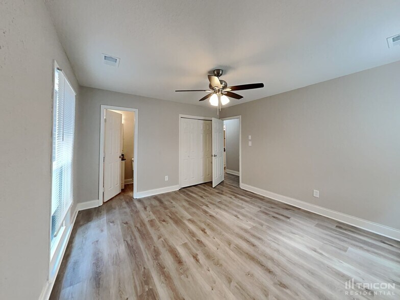 Building Photo - 15809 Fairfield Dr