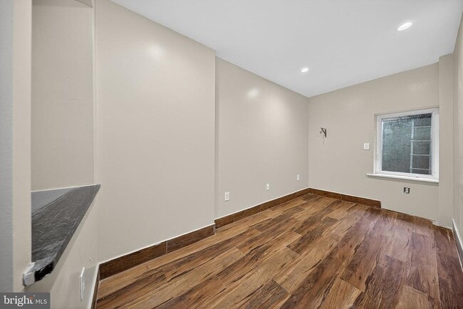 Building Photo - 817 6th St NW