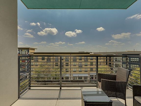 Building Photo - 1701 Simond Ave