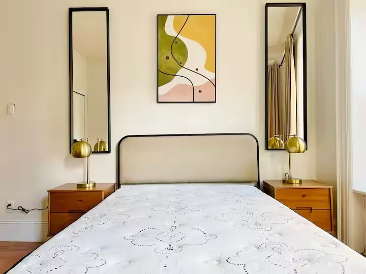 Building Photo - Furnished room/NOT APARTMENT