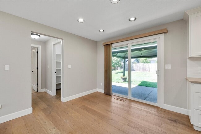 Building Photo - Live in One of Lake Oswego's Most Convenie...