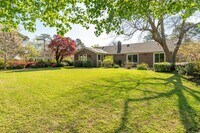 Building Photo - 702 Robert E Lee Dr
