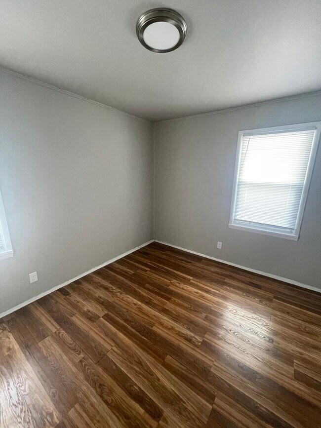 Building Photo - 2022 Rhode Island Ct.