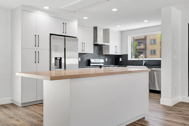 Building Photo - Spacious 3BR NoHo Home w/ Luxury European Finishes