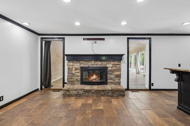 Building Photo - 326 Draper Cir