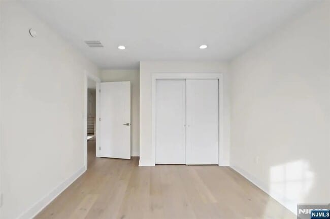 Building Photo - 31 Hearthstone Ct