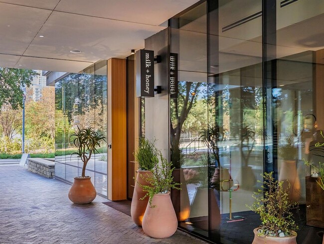 Building Photo - 210 Lee Barton Dr