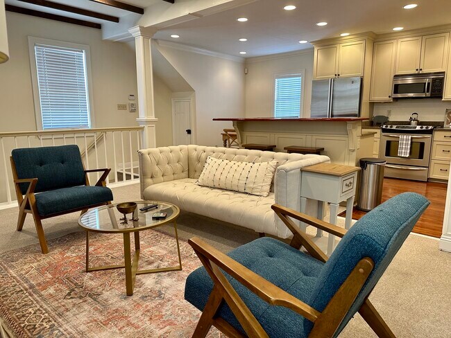 Building Photo - 3027 Chestnut St