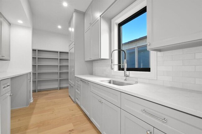 Building Photo - 5512 Shoalwood Ave