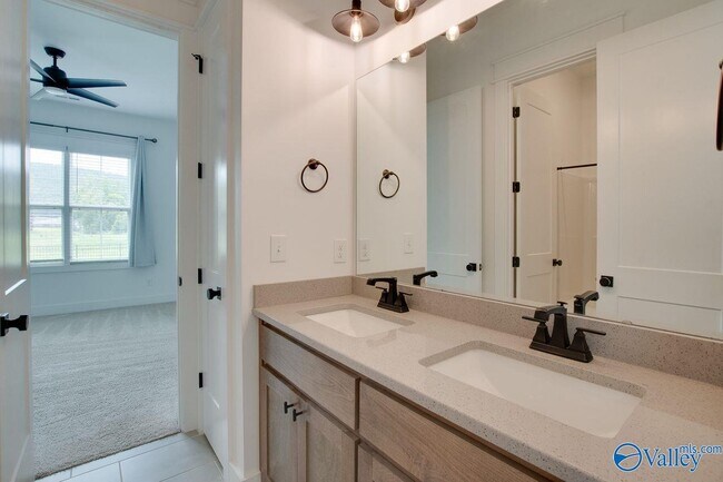 Building Photo - 6128 Pembrook Pond Pl SE