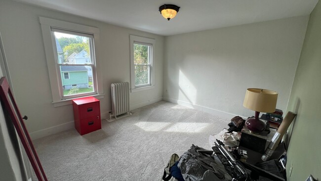 Building Photo - Lovely 3 Bedroom New Englander in Wonderfu...