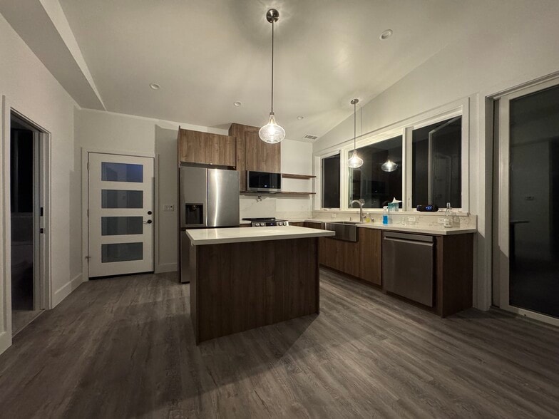 Building Photo - 135 Burlington Dr