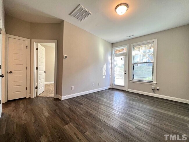 Building Photo - 4 Bedroom 3 Bath Townhome for Rent North S...