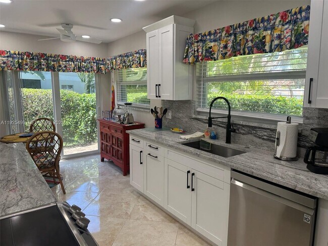 Building Photo - 4161 S US Hwy 1