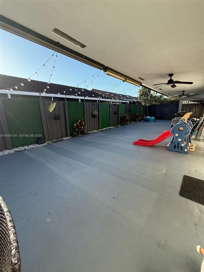 Building Photo - 1040 NW 127th Pl