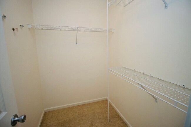 Building Photo - Charming 3 Bedroom, 2 Bathroom in Rosewood - Available May 2026!