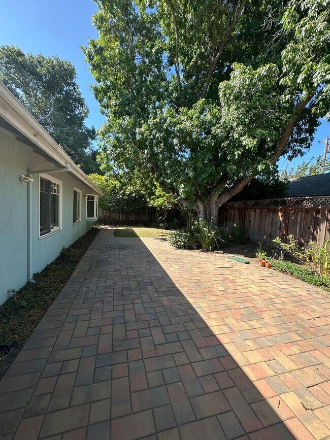 Building Photo - Beautifully Appointed 4 Bed, 2.5 Bath Home...