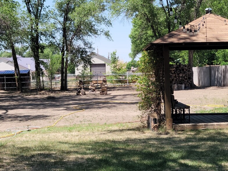 Big back yard. A dog's paradise! - 2505 Gun Club Rd SW