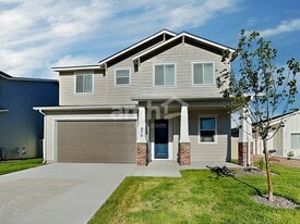 Building Photo - 979 N Nichole Ave