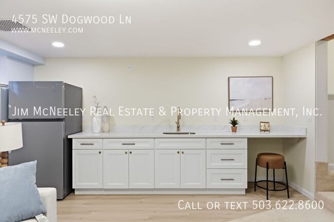 Building Photo - 4575 SW Dogwood Ln