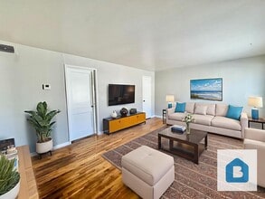 Building Photo - 449 Glen View Ct