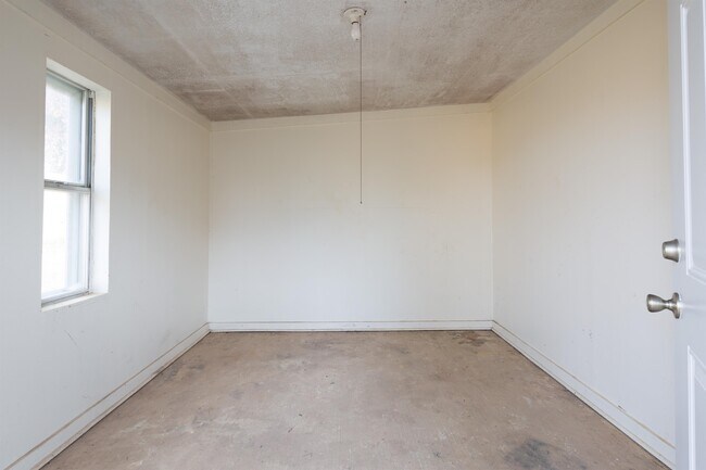 Building Photo - 117 Willow Bluff Dr