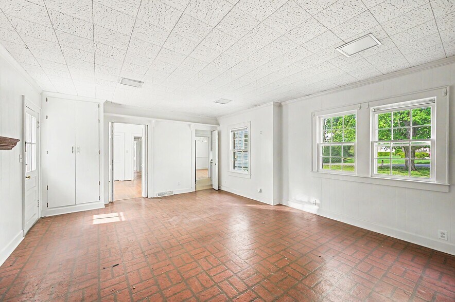 Building Photo - 712 Cantrell Ave