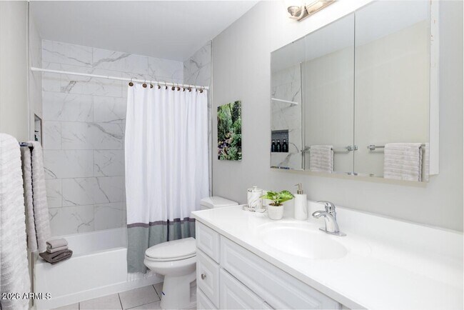 Building Photo - 3011 S Country Club Way