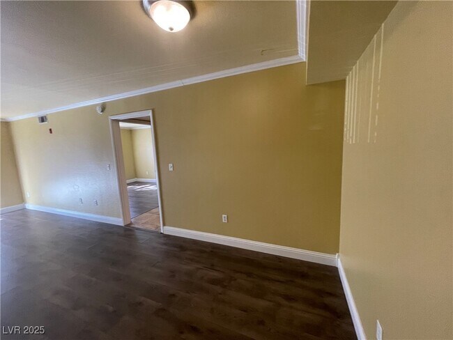 Building Photo - 1150 N Buffalo Dr